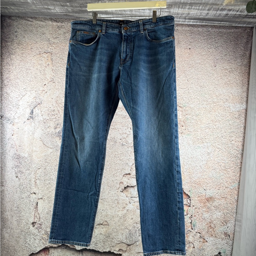 Hugo Boss Men's Straight Blue Jeans size 36/32  C22